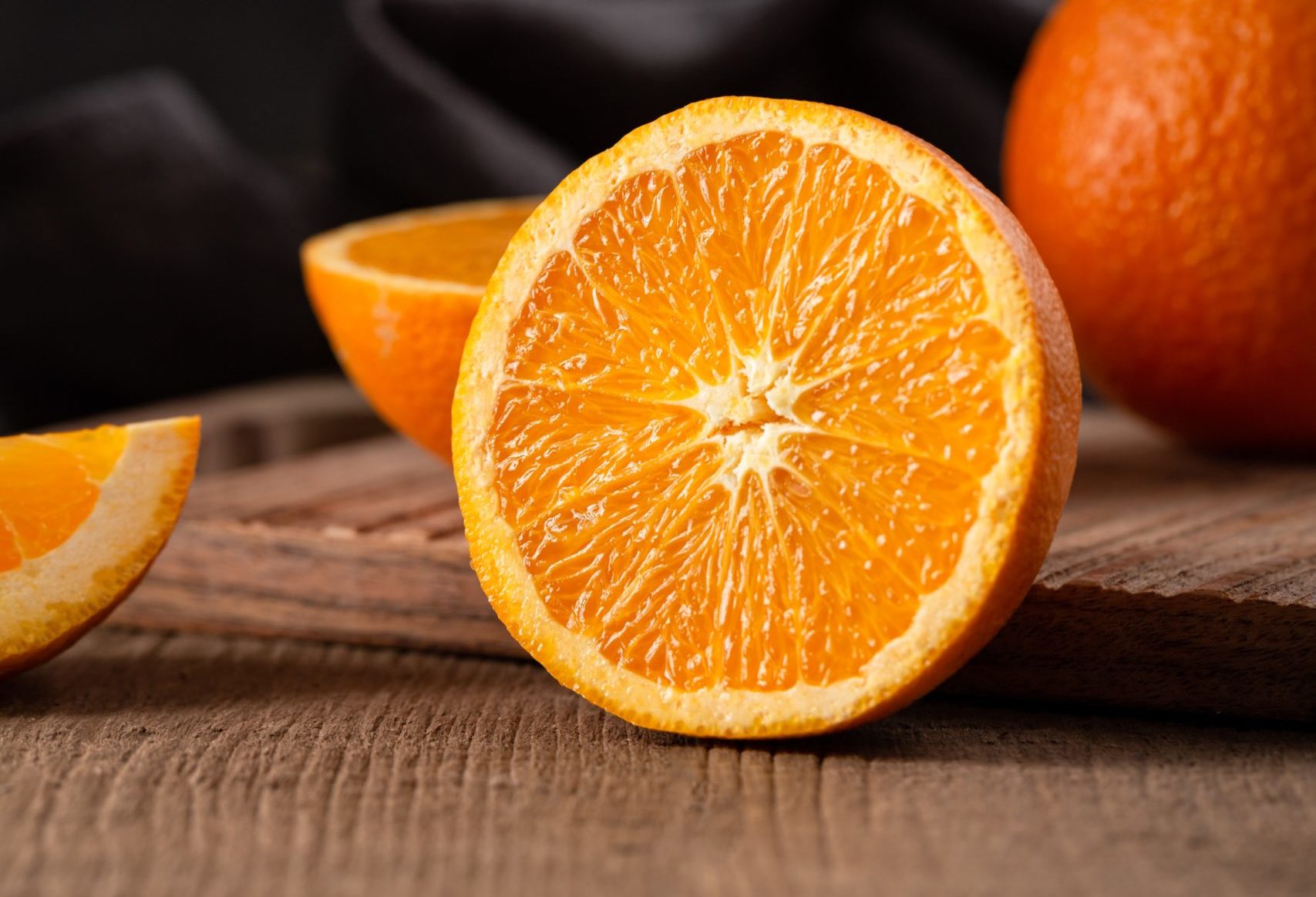 Апельсин в какое время есть. Цитрус апельсин (Аранция). Обои апельсин. Красивый апельсин. Апельсин в разрезе.