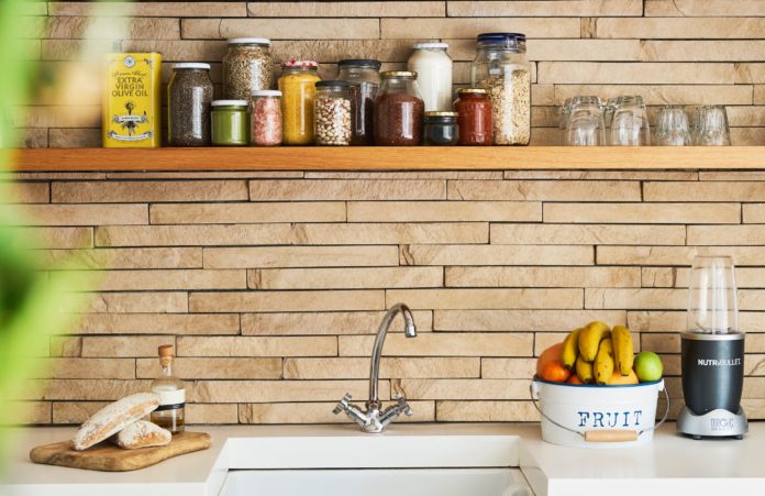 Kitchen items that should be thrown away.