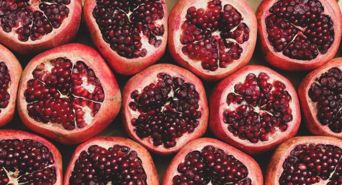 Ways to eat pomegranate