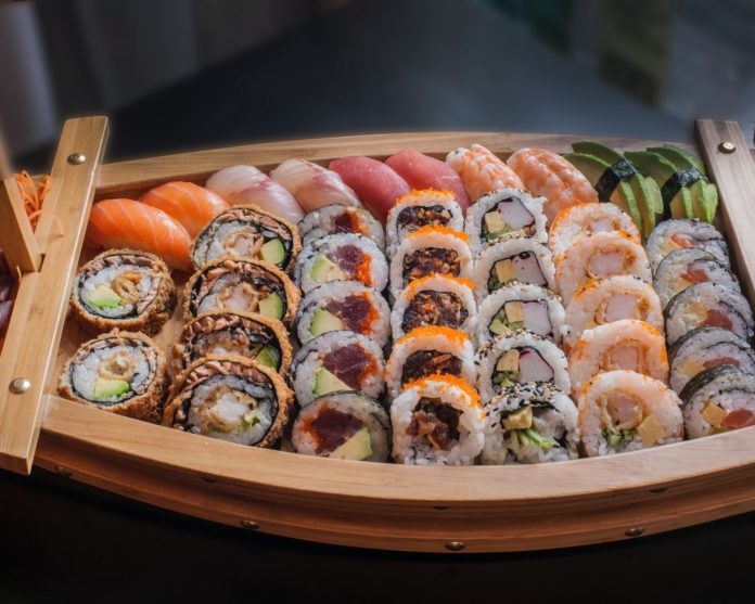 Dessert sushi