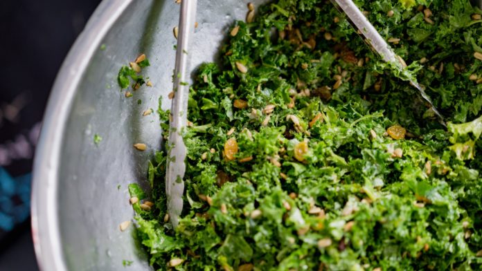 Reviving salad greens