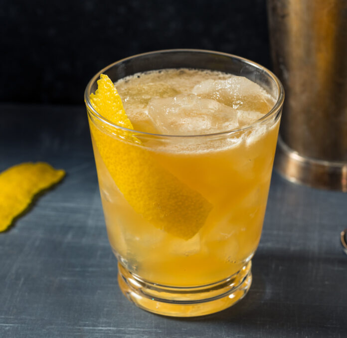 Boozy Refreshing Bourbon Gold Rush Cocktail with Lemon