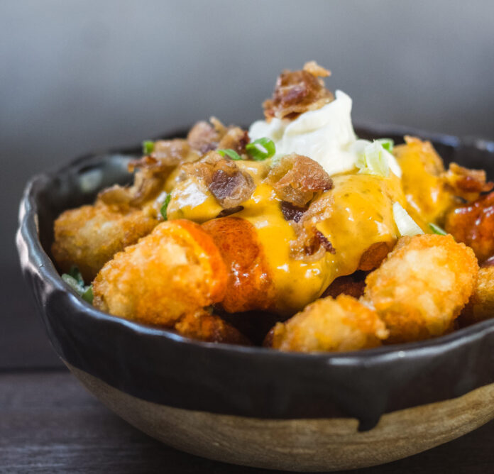 Crispy tater tots doused mercilessly in spicy jalapeno cheese sauce, maple-glazed bacon and sour cream. Finished with a splash of hot sauce